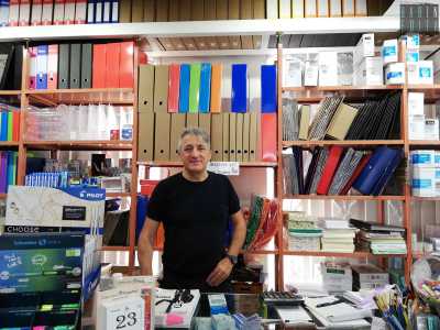 Michelangelo � il 56enne signor Bufi, proprietario ed ex dipendente, che l�anno scorso ha rilevato l�esercizio dall�anziano cognato Ugo Passiatore trasferendolo da via Andrea da Bari nella sede attuale